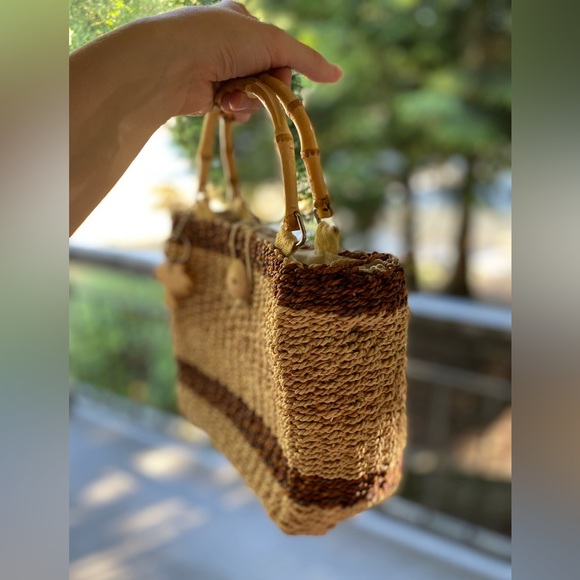 Woven straw small handbag with bamboo handles - Picture 9 of 9
